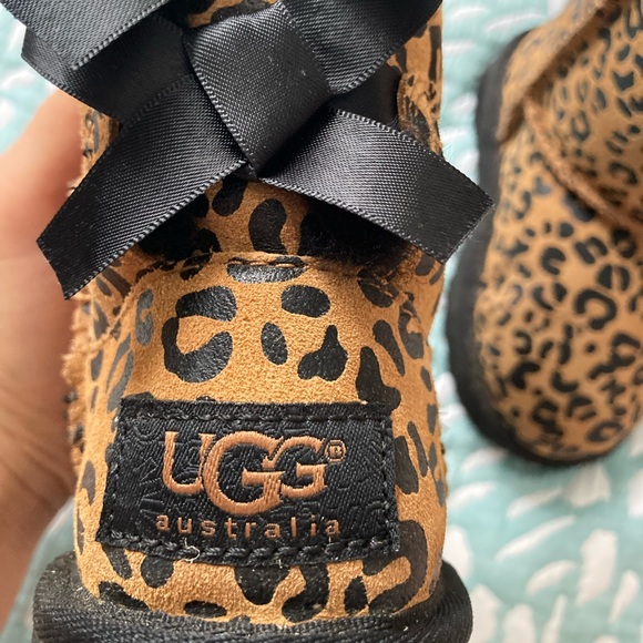 Little Girl Ugg Australia Cheetah Boots - Picture 2 of 6